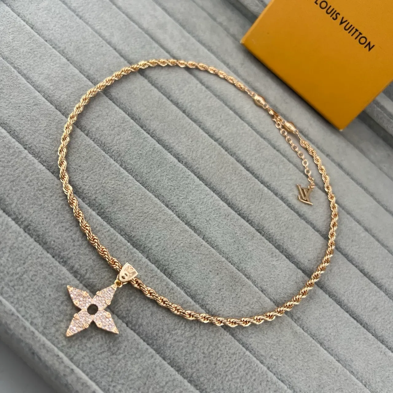 Louis Vuitton Monogram Star Rope Chain Necklace 3