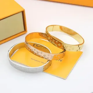 Louis Vuitton Monogram World उकेरा कफ ब्रेसलेट्स