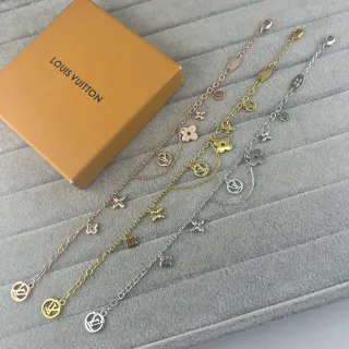 Louis Vuitton سوار Multi-Charm Floral و Monogram