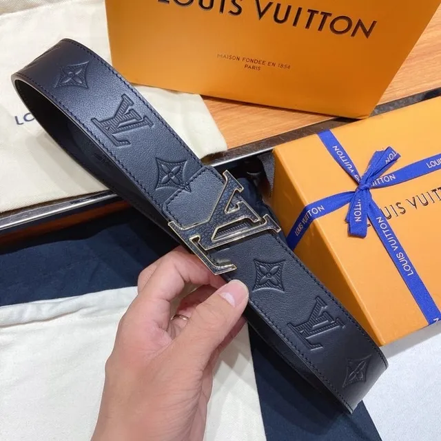 Louis Vuitton নেভি গোল্ড ওভারসাইজড মেটালিক LV বাকেল খোদাই করা মনোগ্রাম চামড়ার বেল্ট 3