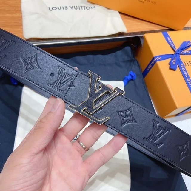 Louis Vuitton নেভি গোল্ড ওভারসাইজড মেটালিক LV বাকেল খোদাই করা মনোগ্রাম চামড়ার বেল্ট 4