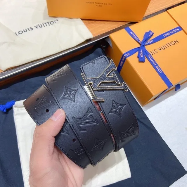 Louis Vuitton নেভি গোল্ড ওভারসাইজড মেটালিক LV বাকেল খোদাই করা মনোগ্রাম চামড়ার বেল্ট 7