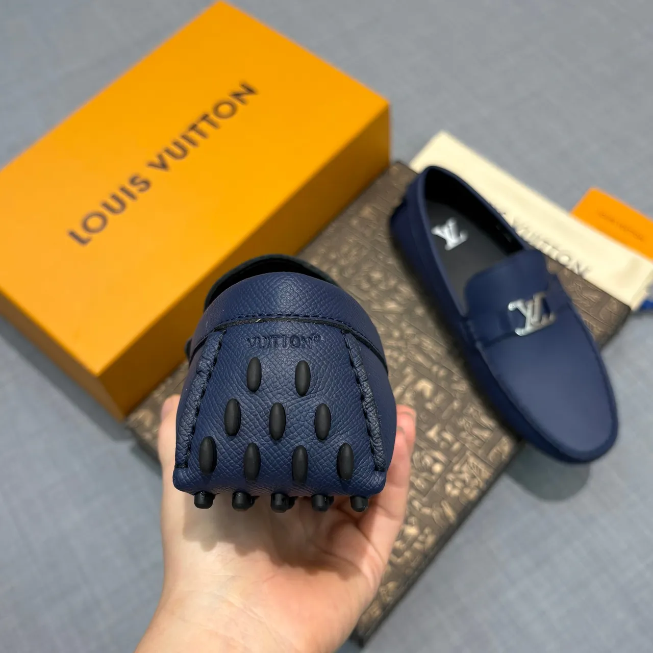 Louis Vuitton Navy Silver Textured Grain Leather Metal LV Buckle Loafer 4