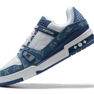 Louis Vuitton Zapatillas Lifestyle con Suela Media Esculpida de Dos Tonos, Overlay de Denim Monogramado en Marino y Blanco