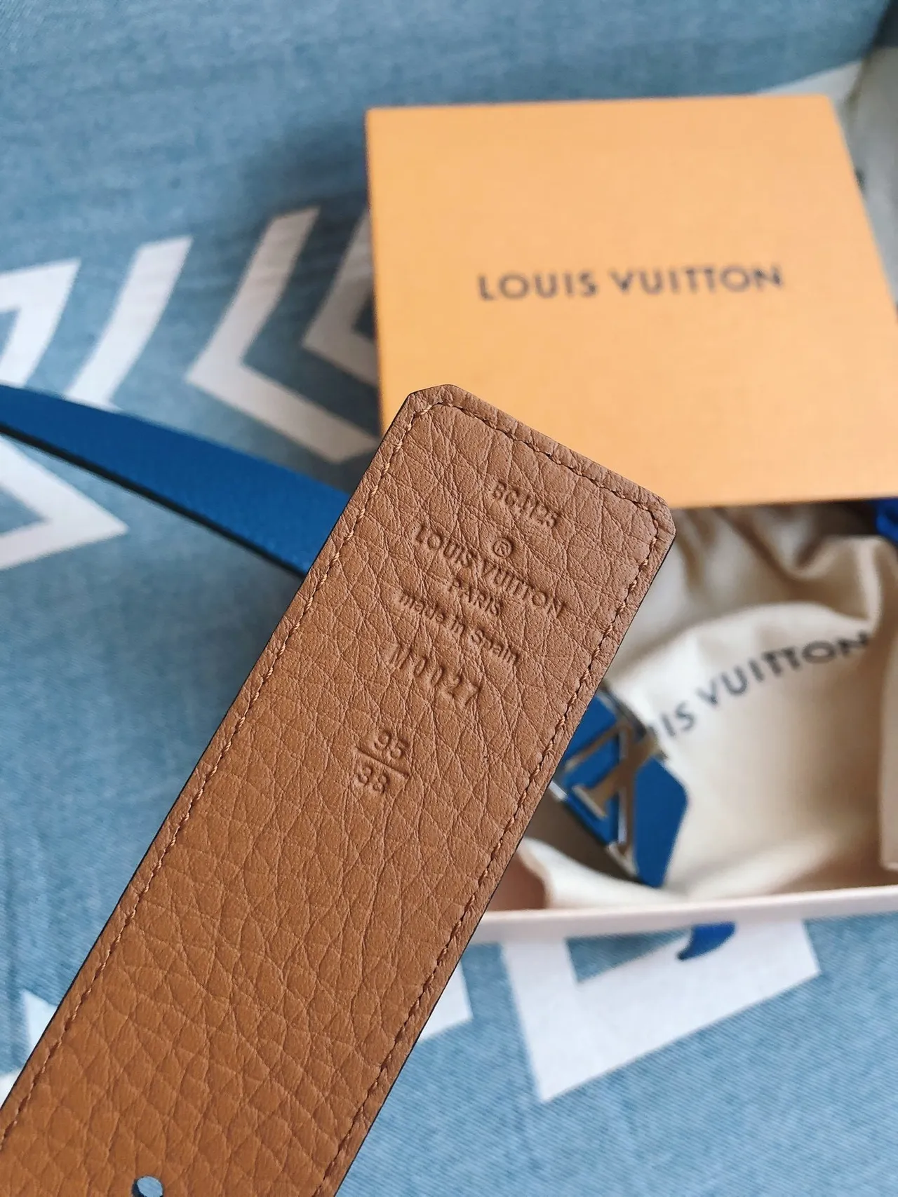 Louis Vuitton Oversized LV Monogram Buckle Blue Pebbled Leather Belt 3