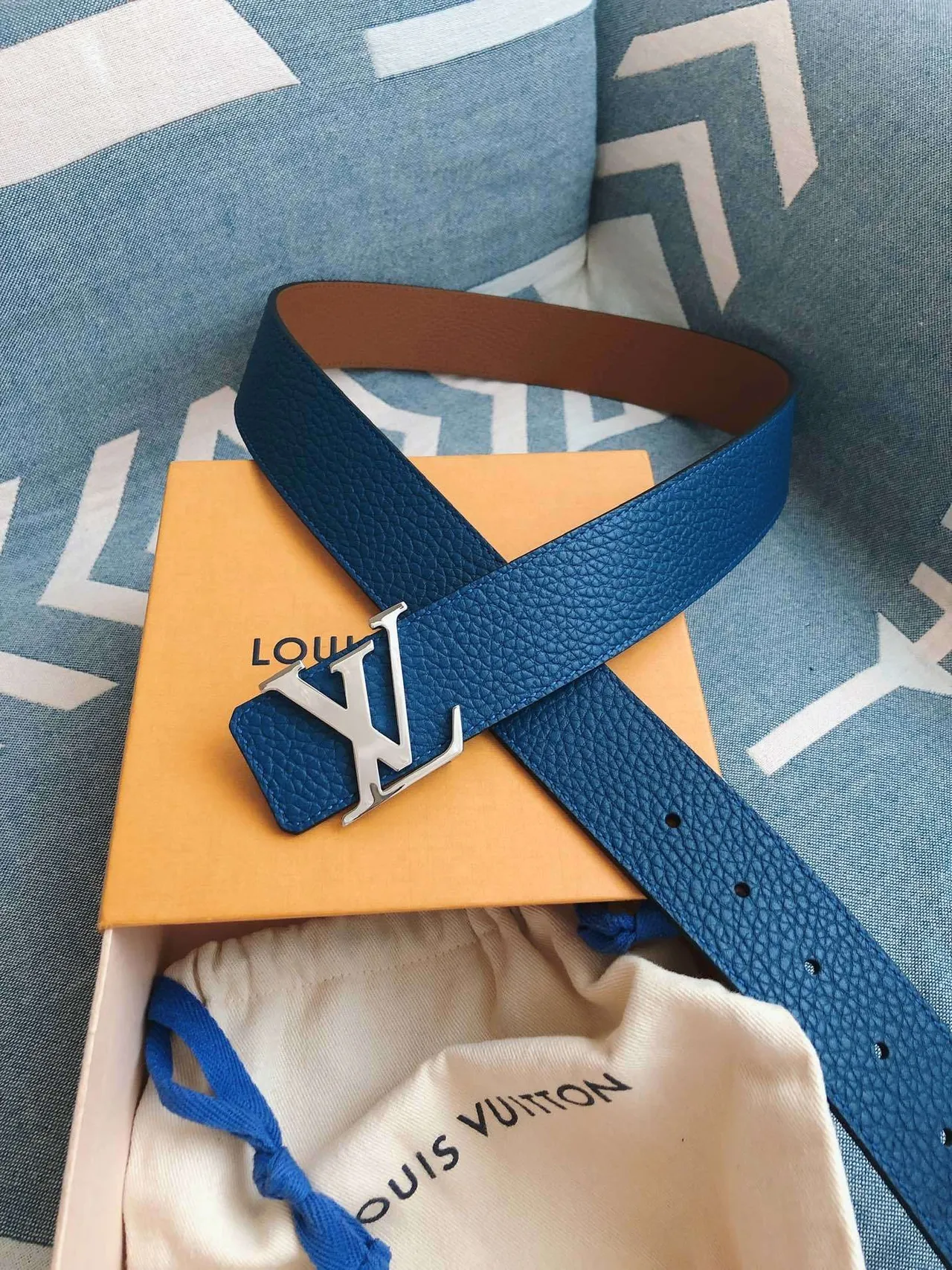 Louis Vuitton Oversized LV Monogram Buckle Blue Pebbled Leather Belt 7