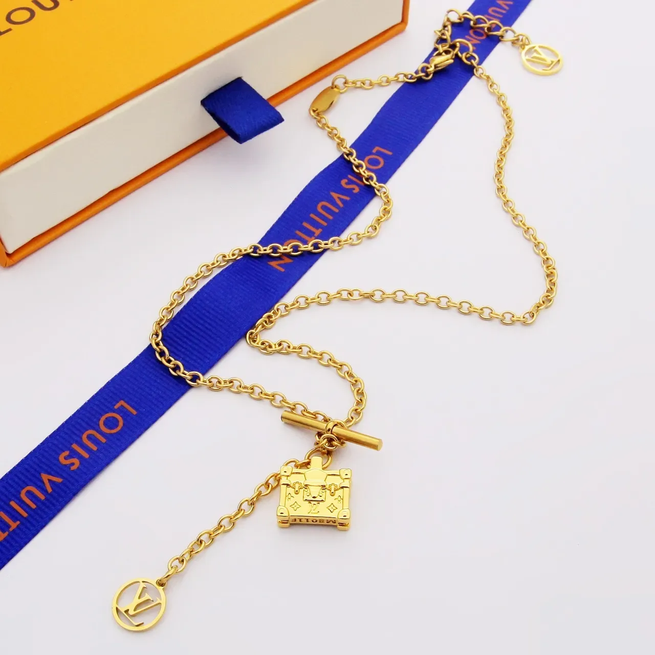 Louis Vuitton Petite Malle Trunk Charm Bracelet Chaîne Doré 2