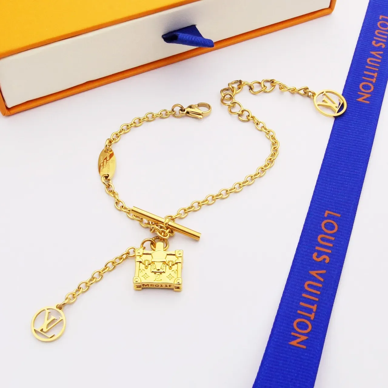 Louis Vuitton Petite Malle Trunk Charm Bracelet Chaîne Doré 4