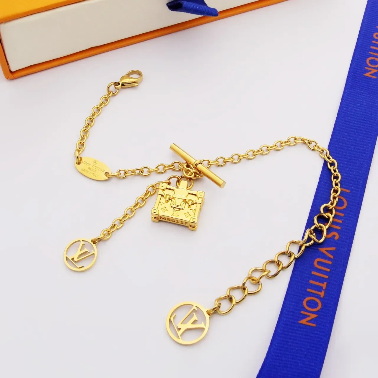 Louis Vuitton Petite Malle Trunk Charm Bracelet Chaîne Doré 5
