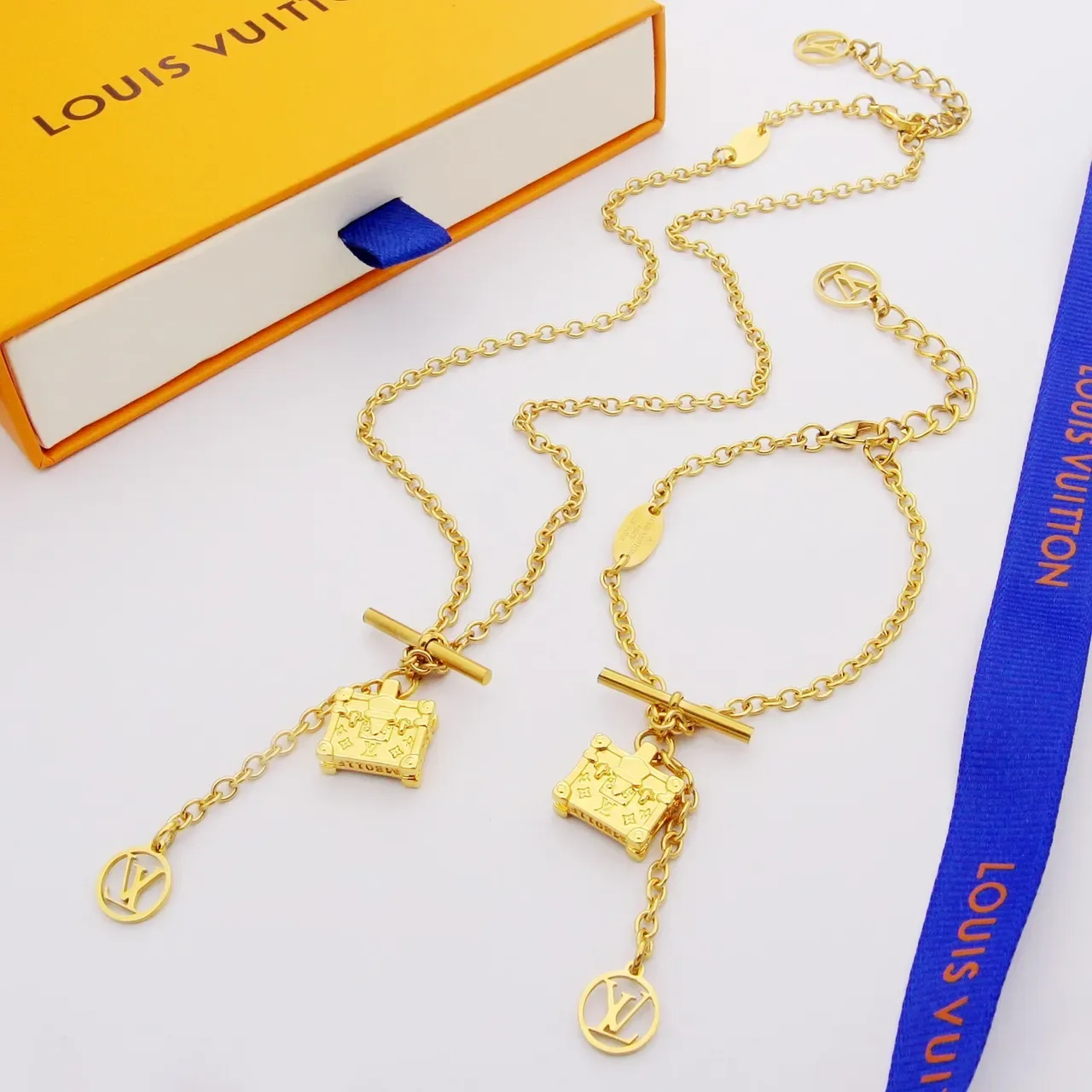Louis Vuitton Petite Malle Trunk Charm Bracelet Chaîne Doré 6