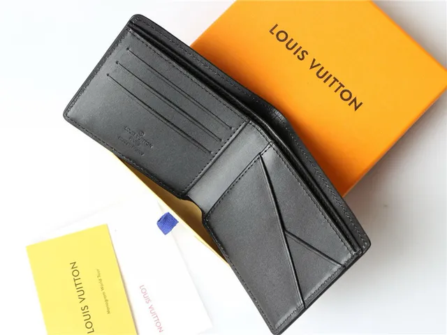 Billetera Louis Vuitton PF Twist Chain V Steno Negra Corta 2