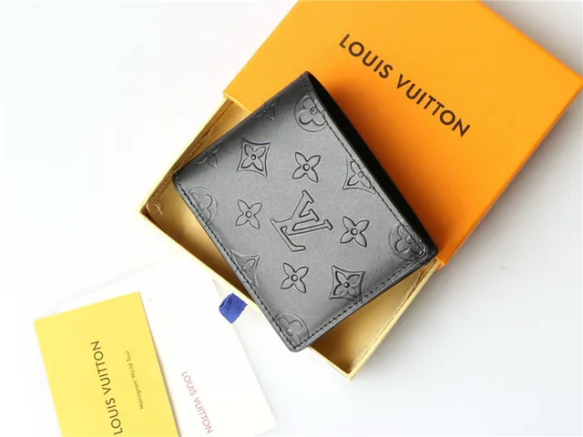 Billetera Louis Vuitton PF Twist Chain V Steno Negra Corta 6