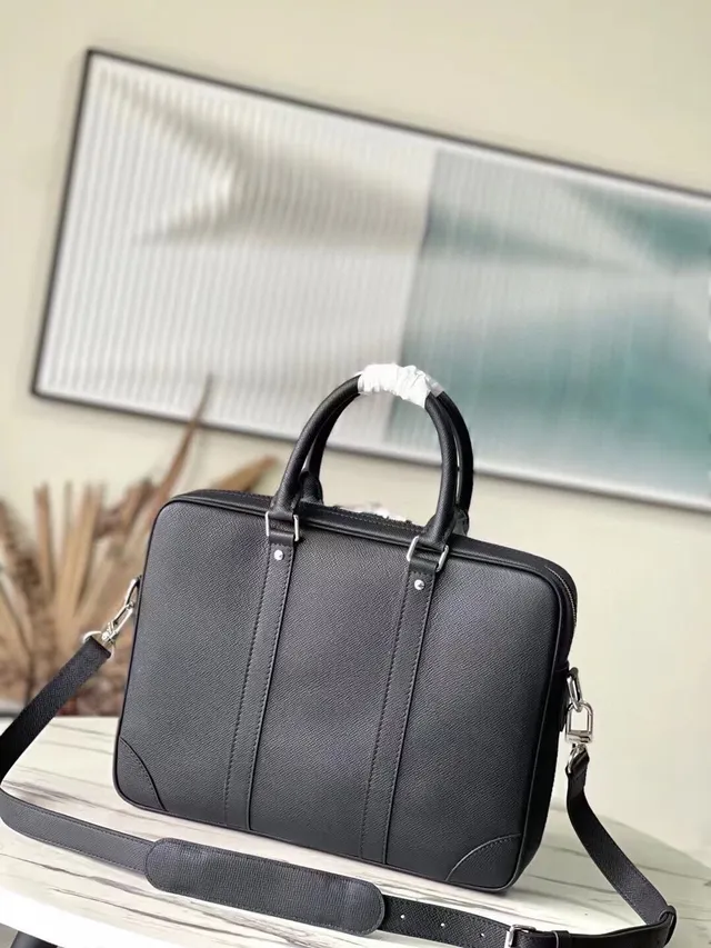 Louis Vuitton Portefeuille sac à main en cuir texturé structuré noir argenté 4