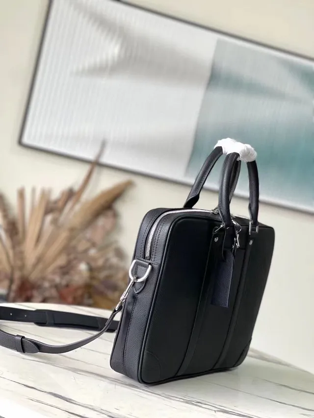Louis Vuitton Portefeuille sac à main en cuir texturé structuré noir argenté 5