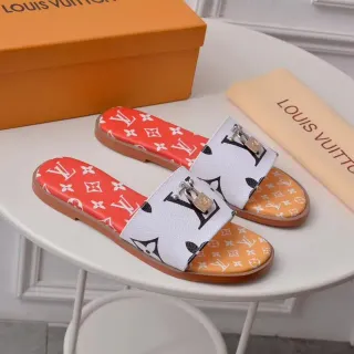 Louis Vuitton लाल सफेद मोनोग्राम-प्रिंटेड पैडलॉक-एम्बेलिश्ड स्लिपर्स