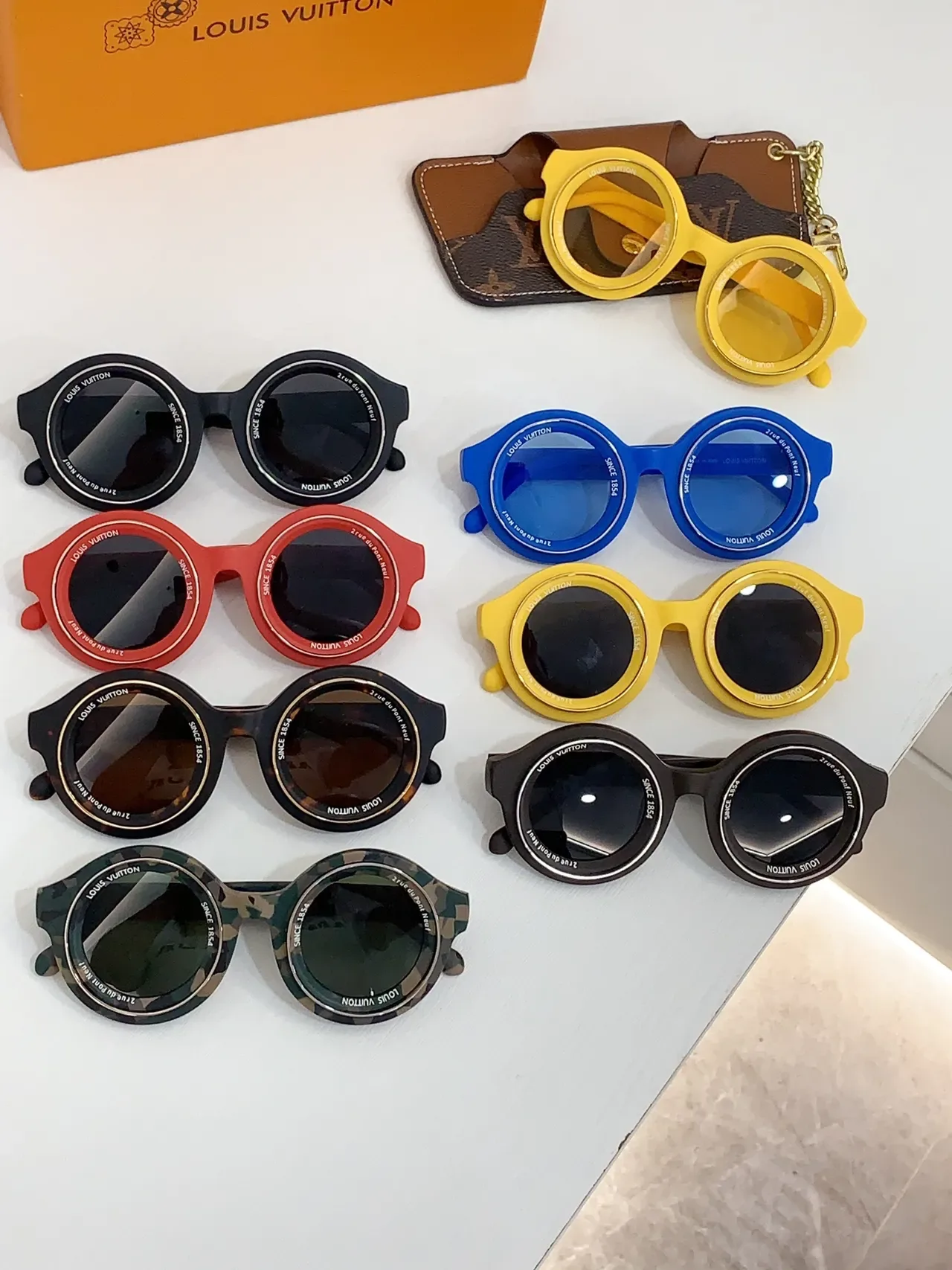Óculos de sol Louis Vuitton redondos de dupla borda gravados 2