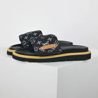 Louis Vuitton Run Away Monogram काली और सरसों रंग की चप्पल