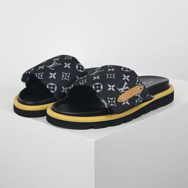 Louis Vuitton Run Away Monogram pantoufles noires et moutarde 2