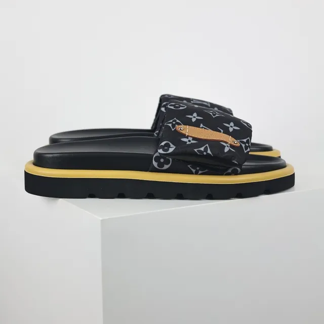 Louis Vuitton Run Away Monogram pantoufles noires et moutarde 3