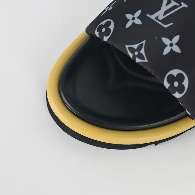 Louis Vuitton Run Away Monogram pantoufles noires et moutarde 5