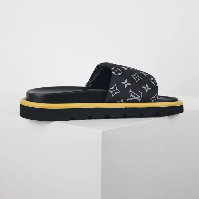 Louis Vuitton Run Away Monogram pantoufles noires et moutarde 7