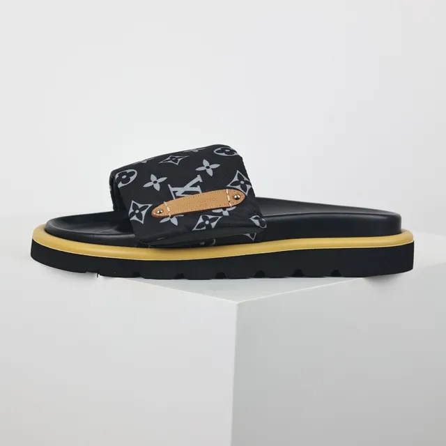 Louis Vuitton Run Away Monogram pantoufles noires et moutarde 9