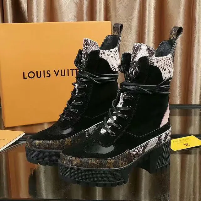 Botas de tornozelo Louis Vuitton Run Away Monogram em camurça de serpente 2