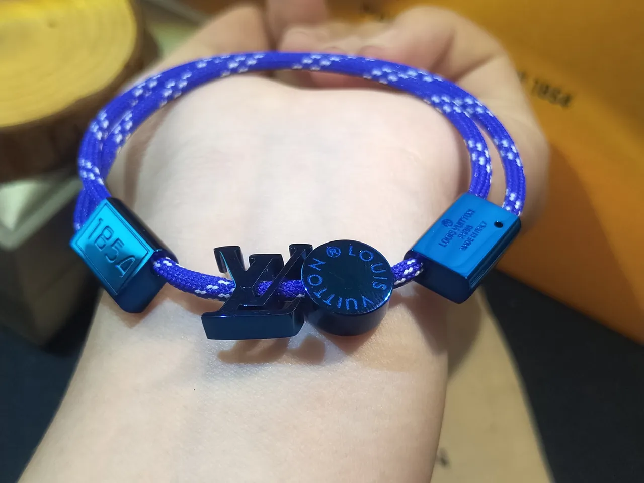 Louis Vuitton Signature Pulseira Cordão Trançado Azul LV Logo 4