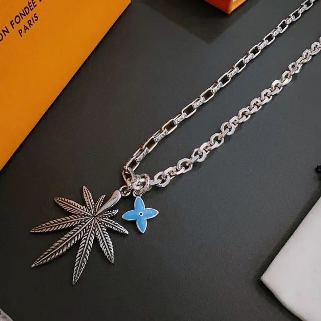 Louis Vuitton Silver Blue Chain Link Leaf-Shaped Pendant Necklace 5