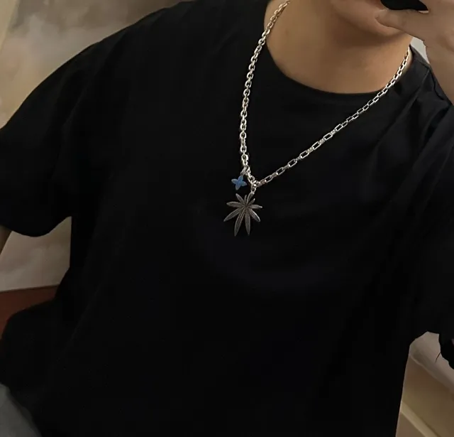 Louis Vuitton Silver Blue Chain Link Leaf-Shaped Pendant Necklace 7