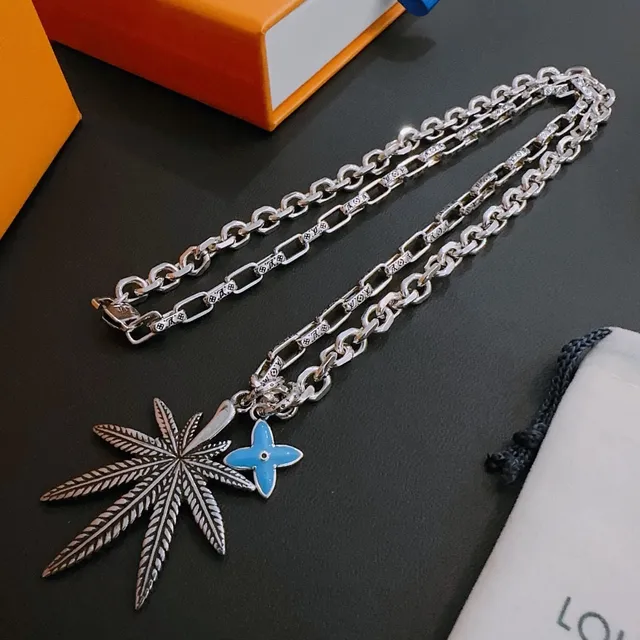 Louis Vuitton Silver Blue Chain Link Leaf-Shaped Pendant Necklace 8