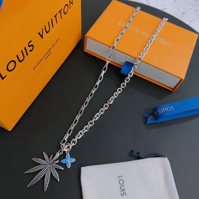 Louis Vuitton Silver Blue Chain Link Leaf-Shaped Pendant Necklace 9