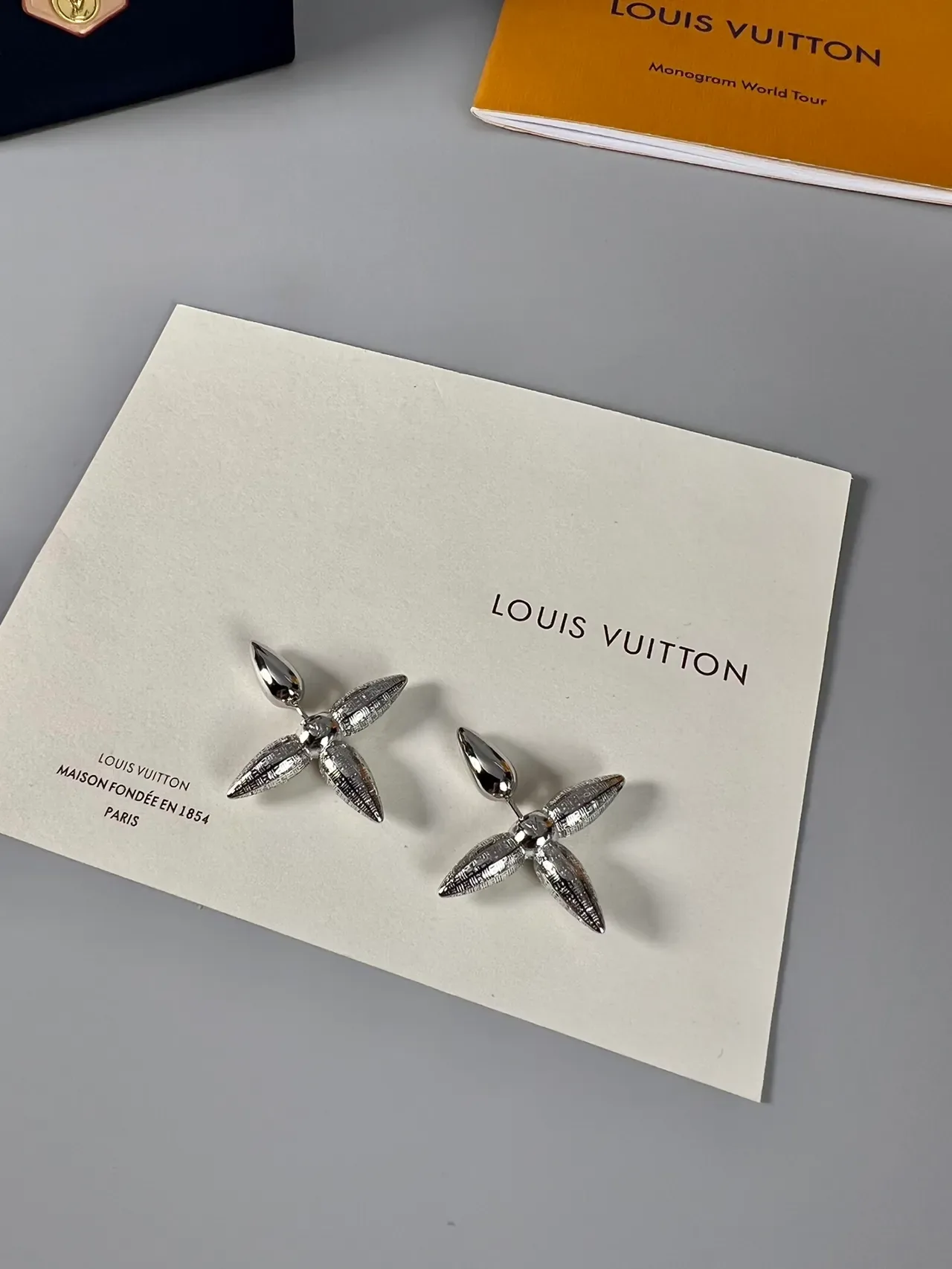 Louis Vuitton Silver Spiked Four-Pointed Earrings 4