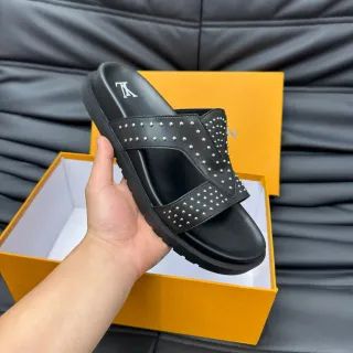 Louis Vuitton Slide काला चांदी स्टडेड क्रॉसक्रॉस स्ट्रैप स्लिपर्स