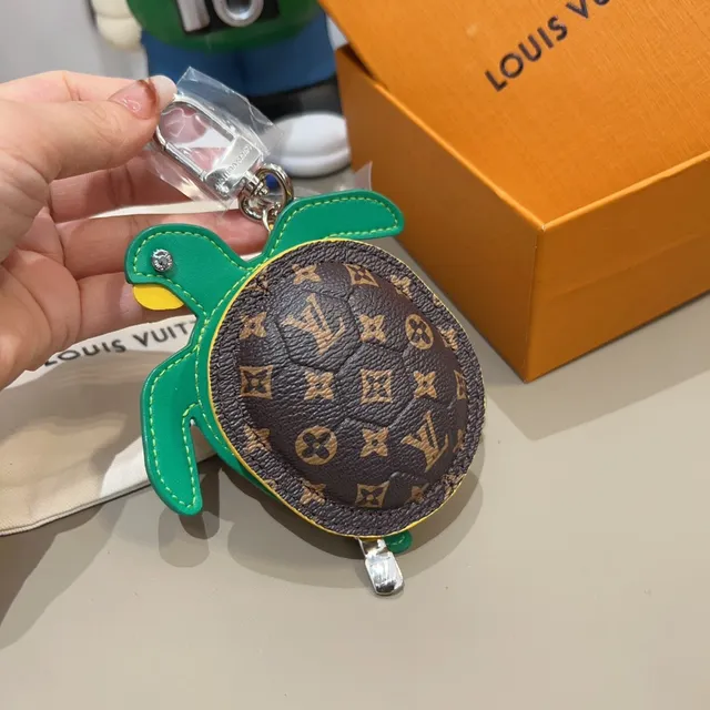 Louis Vuitton Porte-monnaie Tortue Vert Marron Monogrammé Cuir Sac Bandoulière 4