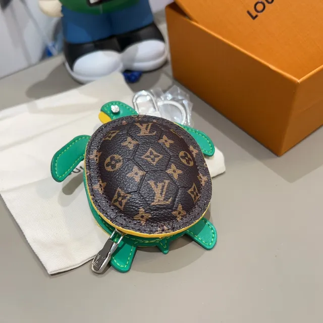 Louis Vuitton Porte-monnaie Tortue Vert Marron Monogrammé Cuir Sac Bandoulière 5