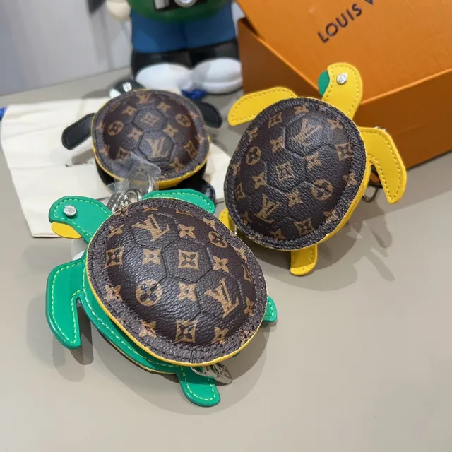 Louis Vuitton Porte-monnaie Tortue Vert Marron Monogrammé Cuir Sac Bandoulière 6