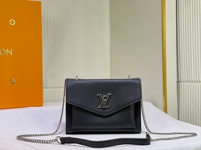 Louis Vuitton Twist Black Pebbled Leather Envelope Flap Chain Bag 2