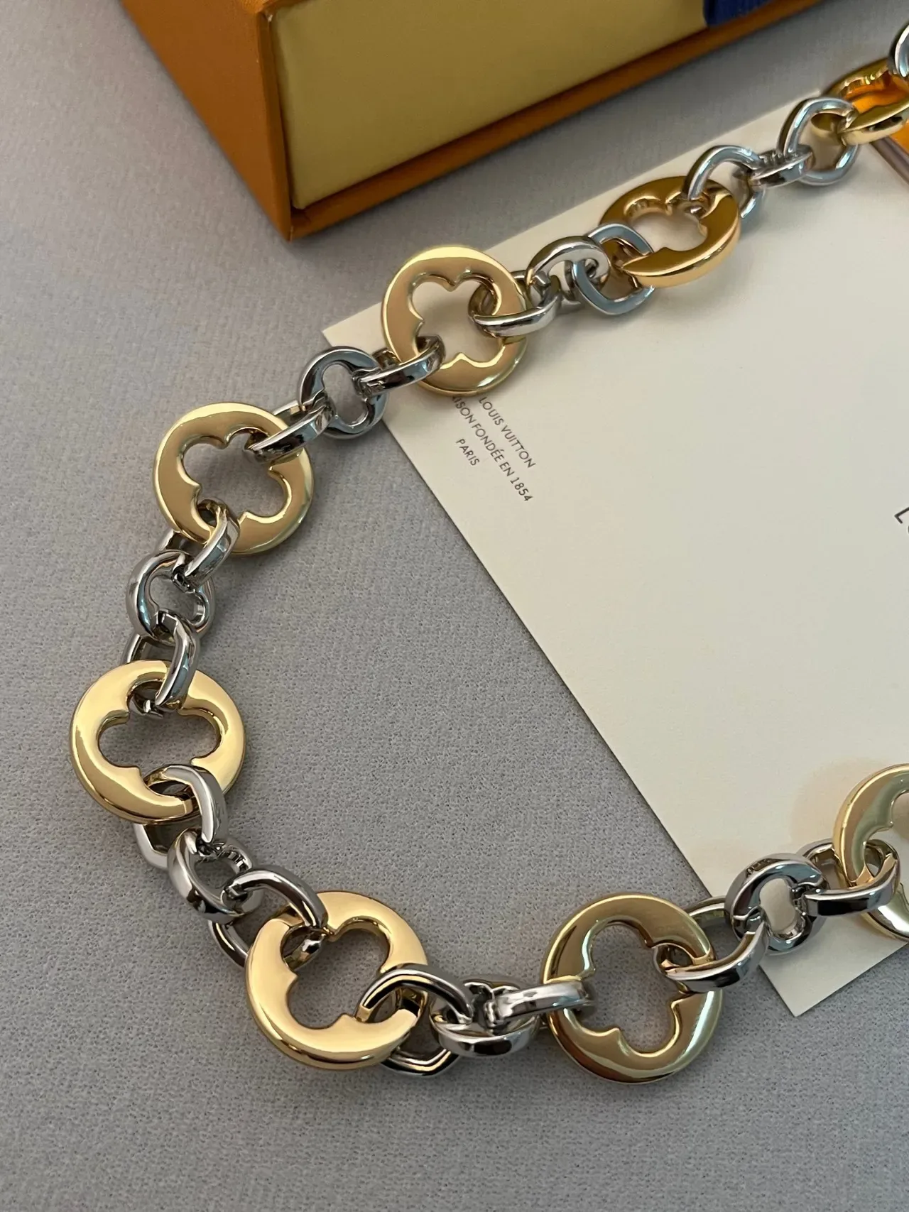 Louis Vuitton Two-Tone Quatrefoil Link Necklace 3