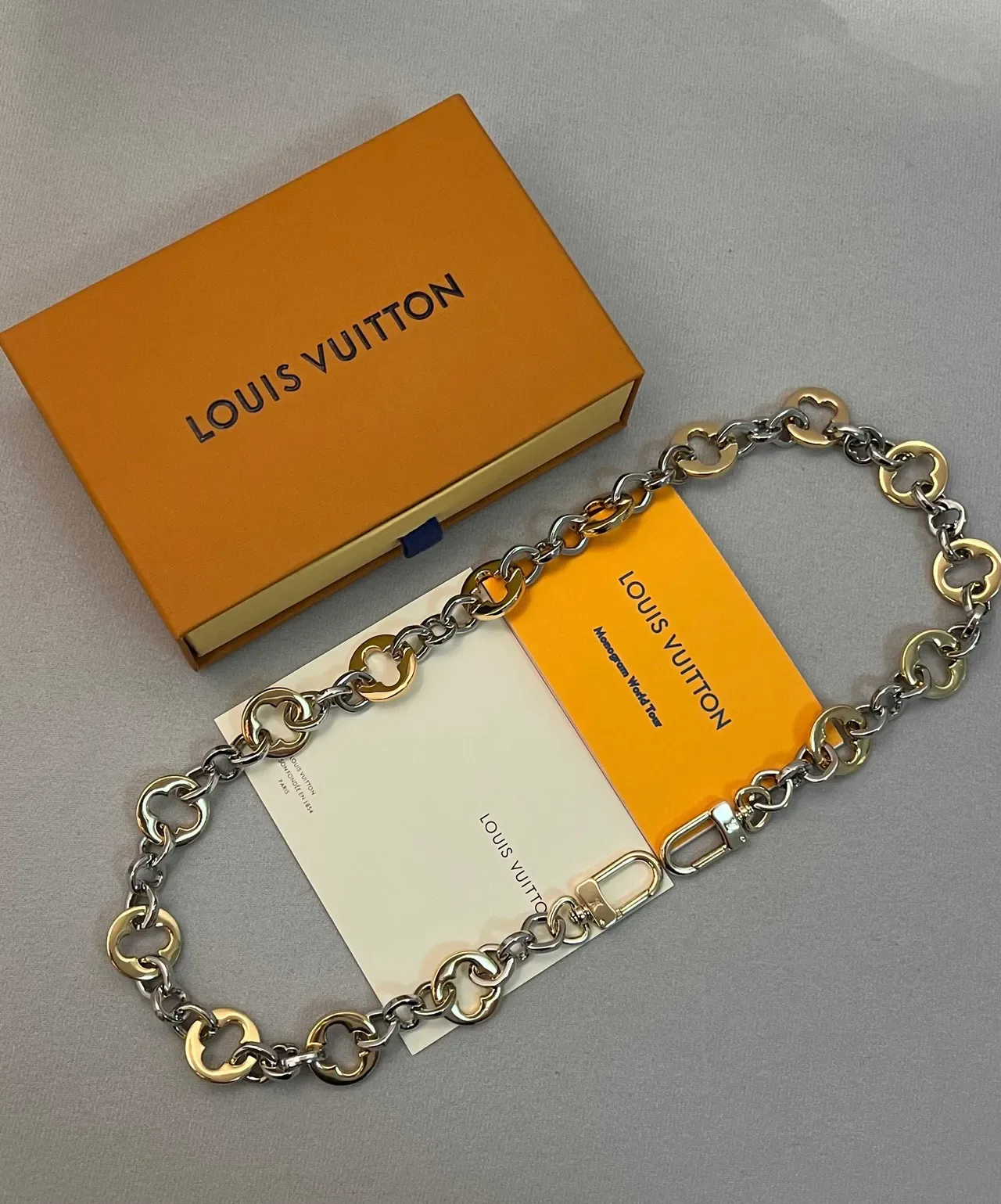Louis Vuitton Two-Tone Quatrefoil Link Necklace 6