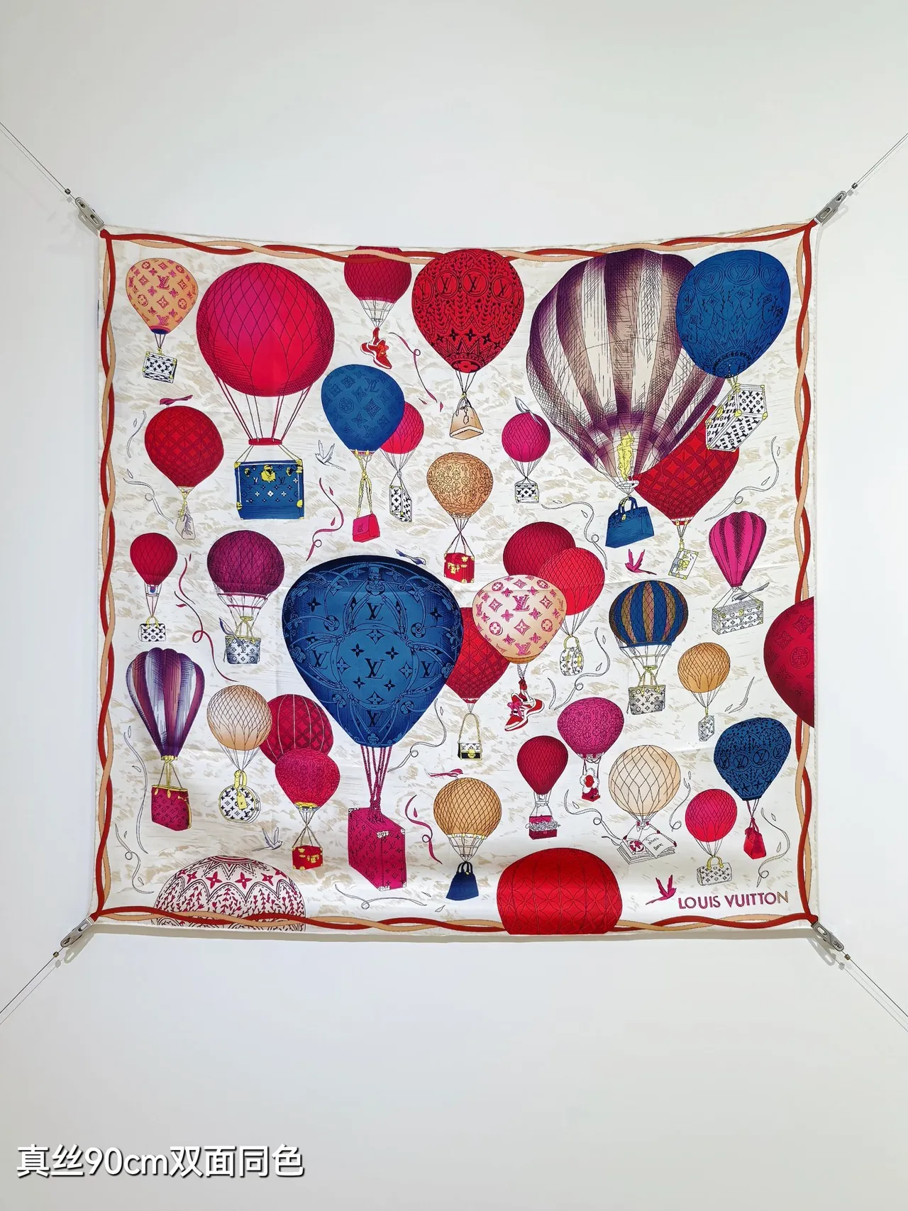 Louis Vuitton Up and Away 90 Rouge Beige Impression Ballon à Air Chaud Ballons Monogrammés Écharpe en Soie 5