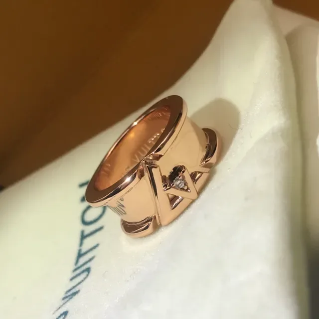 Louis Vuitton V Motif Geometric Diamond Ring 4