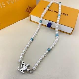 Collar Louis Vuitton Blanco Azul Cadena de Perlas con Acentos de Turquesa Cuentas