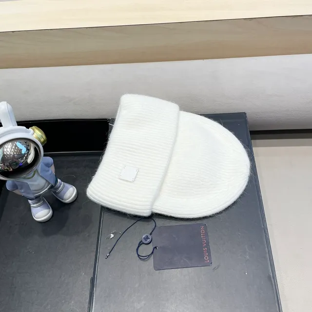 Louis Vuitton White Gray Ribbed Knit Folded Cuff Beanie 3