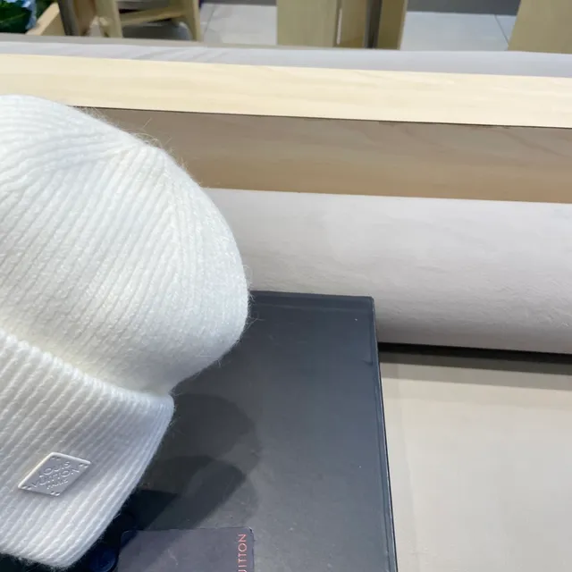 Louis Vuitton White Gray Ribbed Knit Folded Cuff Beanie 5