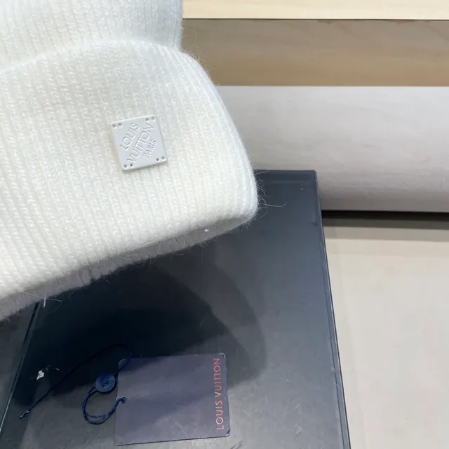 Louis Vuitton White Gray Ribbed Knit Folded Cuff Beanie 7