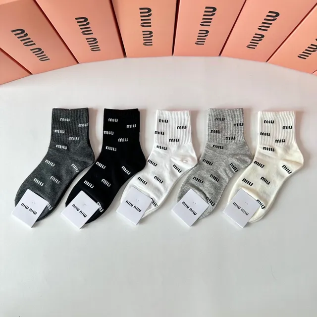 Miu Miu Meias de tornozelo com impressão de logotipo em preto e branco 2
