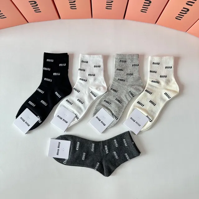 Miu Miu Meias de tornozelo com impressão de logotipo em preto e branco 4