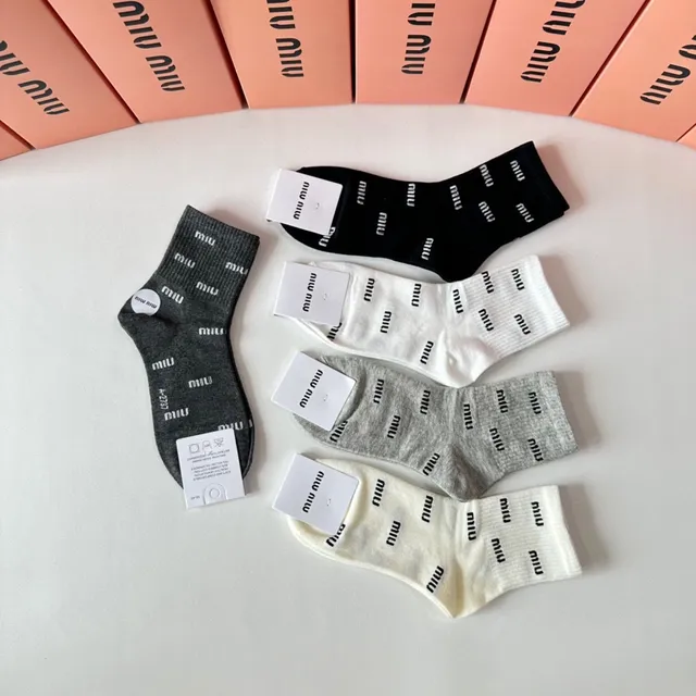 Miu Miu Meias de tornozelo com impressão de logotipo em preto e branco 6
