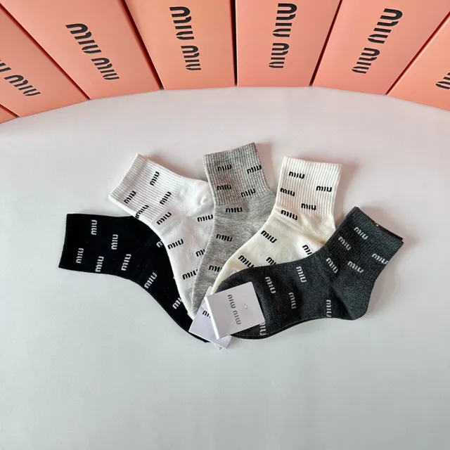 Miu Miu Meias de tornozelo com impressão de logotipo em preto e branco 7